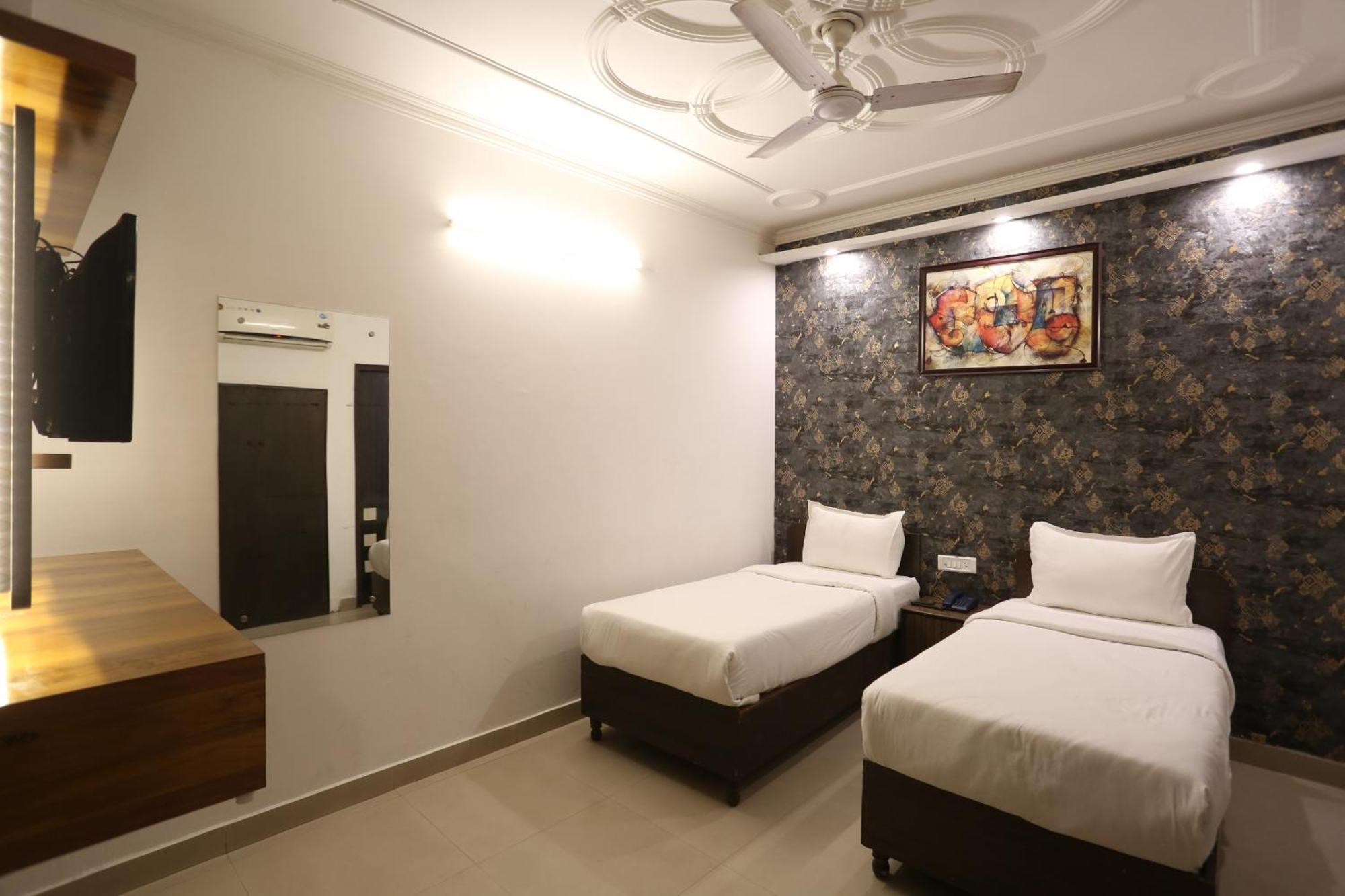 Backpackers - Ink Hotels Delhi Airport By Ss Group Ню Делхи Екстериор снимка